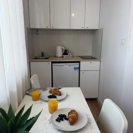 Ministudio Wlochy, Lotnisko Chopina , Blu